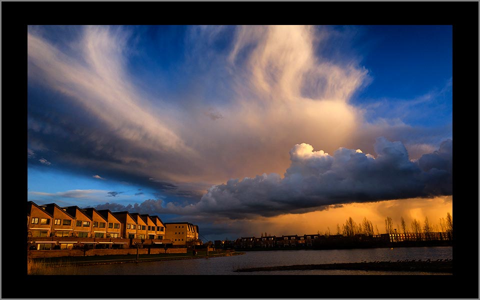 Houten massive clouds