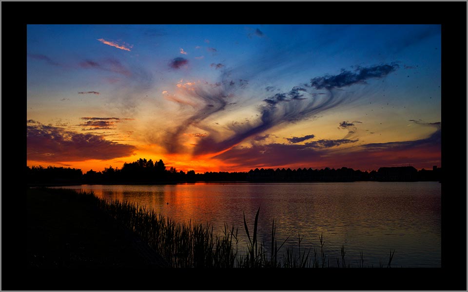Houten swirly clouds